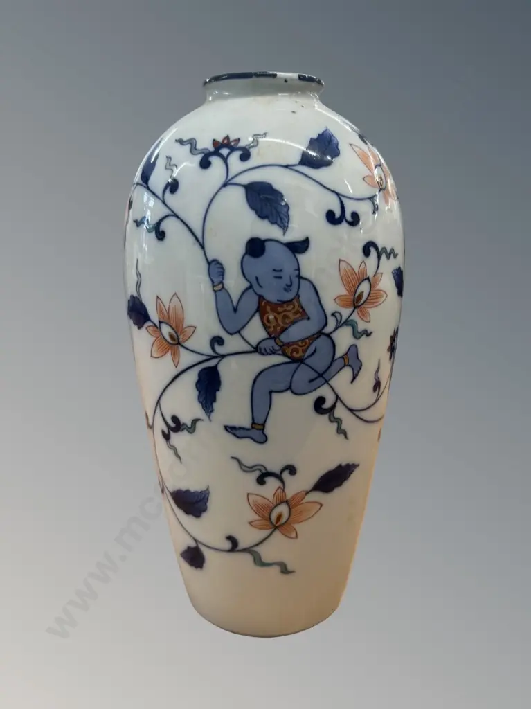 Japanese Porcelain Vase - Karako in Flower Vine H20cm Image 1++