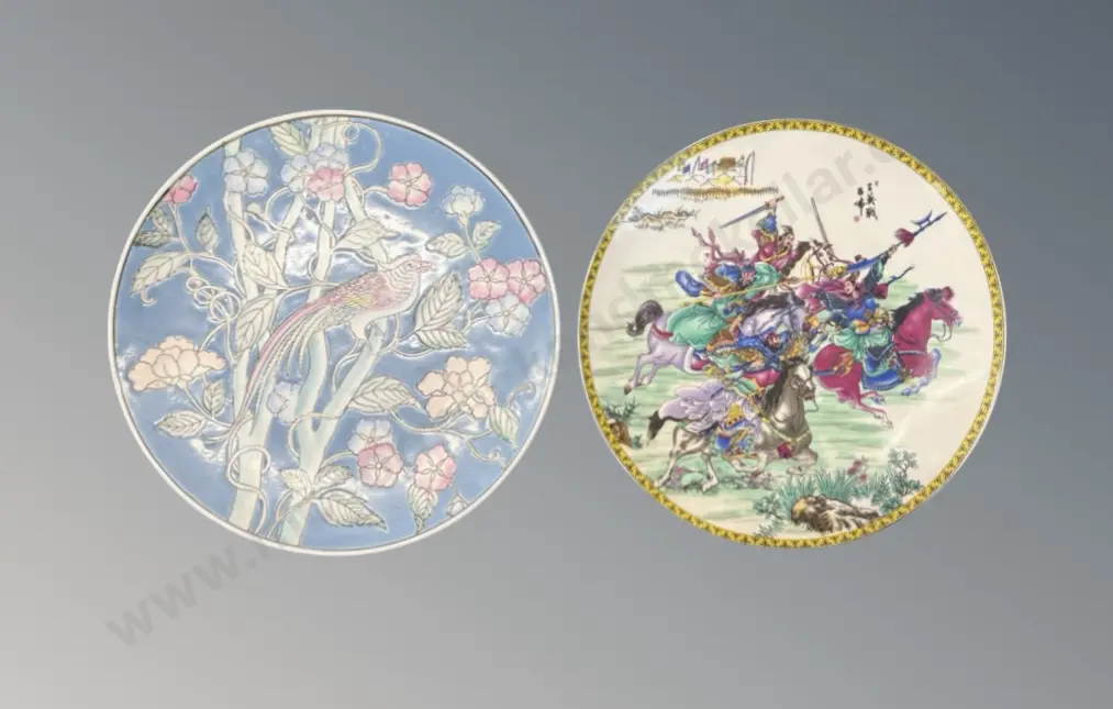 Pair of Chinese Porcelain Plates, Bird and Blossom and Battle Scene, Dia26.5cm Image 1++