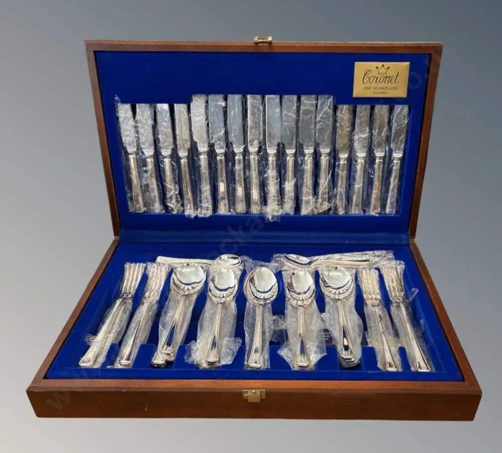 Mahogany Boxed 'Coronet; Canteen of Cutlery, 8 Place Setting Image 1++