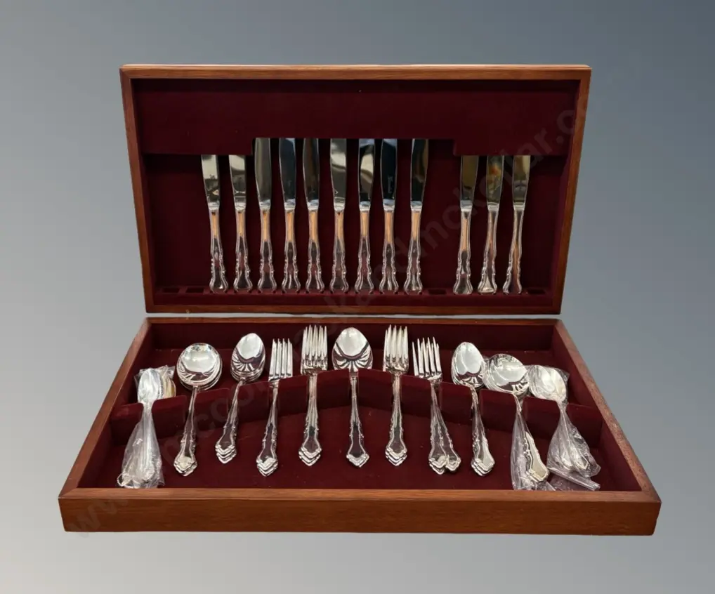 Mahogany Boxed 'Sherwood' Canteen of Cutlery, 8 Place Setting, 4 Knives Missing Image 1++