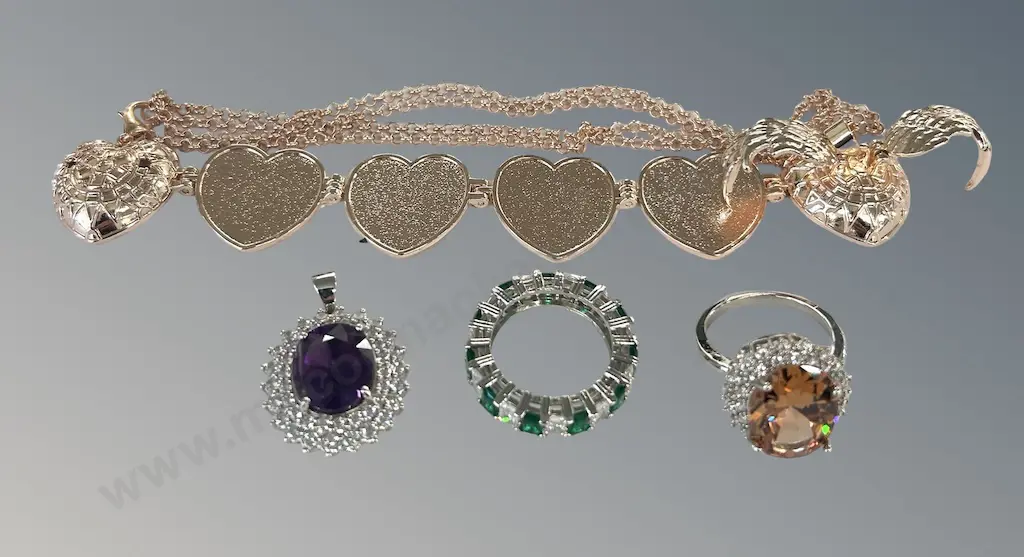 Bag of Costume Jewellery - Brooches, Rings, etc Image 1++