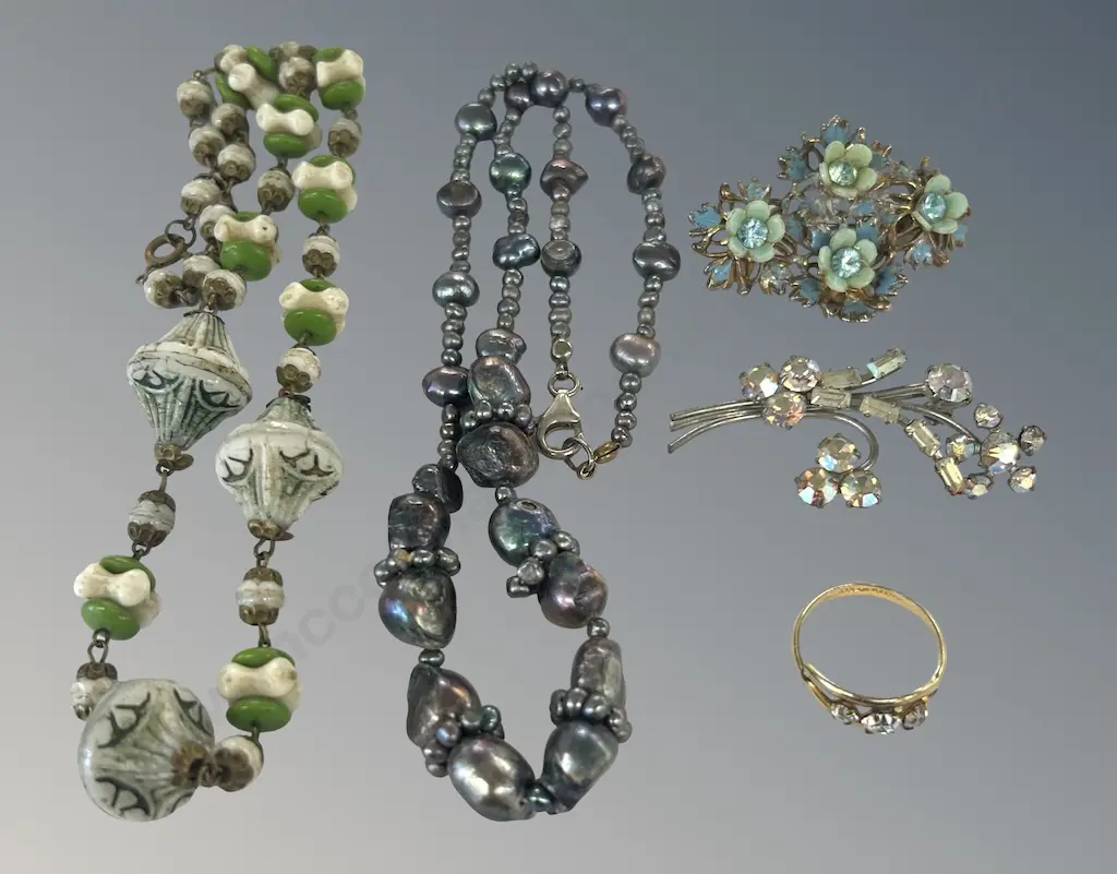 Collection of Costume Jewellery - Brooches (2), Venetian Glass Bead Necklace, Pearl Necklace & Rolled Gold 3 Stone Ring Image 1++