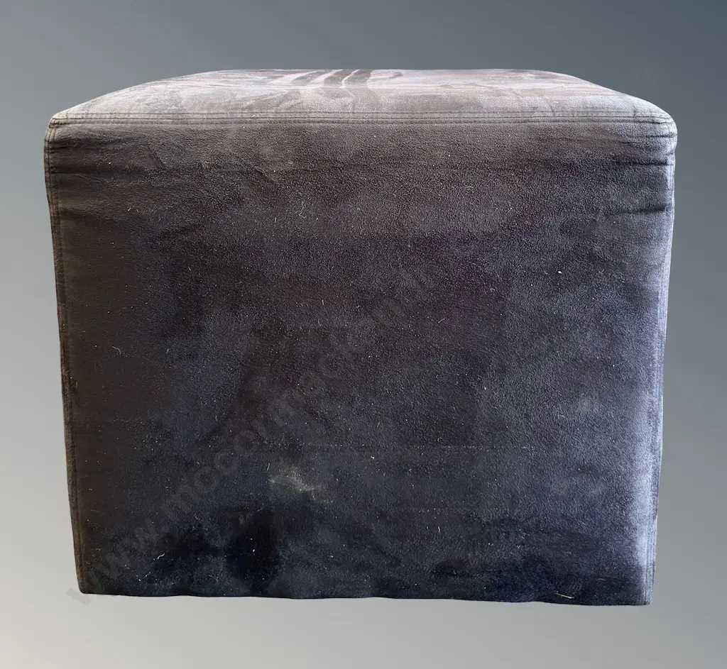 Bo Concept Navy Pouf, H44x50x50cm Image 1++