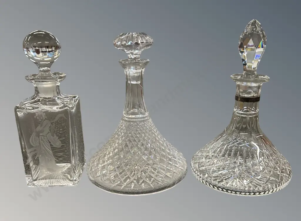 Two Crystal Ship's Decanters and 1 Square Decanter H28,25cm Image 1++