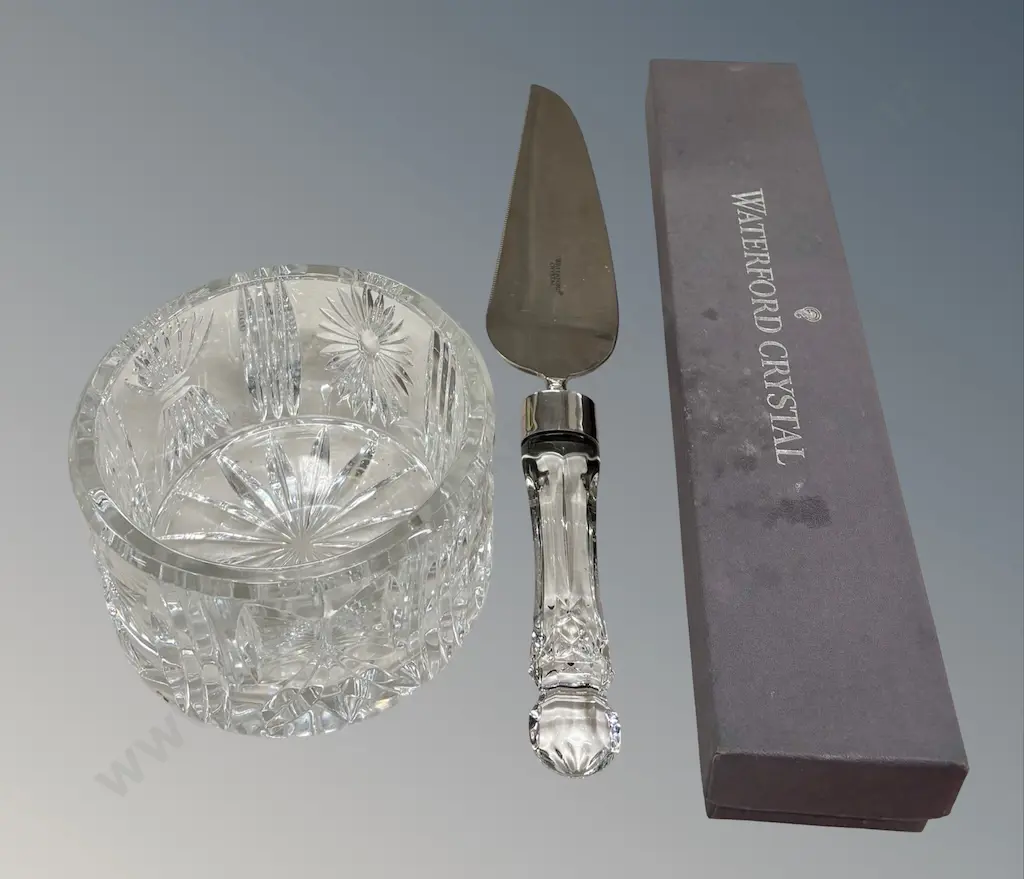 Waterford - Crystal Bowl, H8cm and Boxed Crystal Cake Slice, (engraved) Image 1++