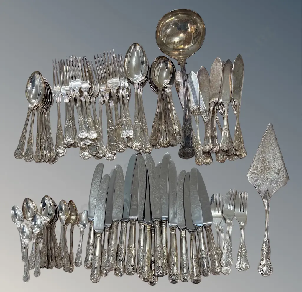 Large Quantity of Kings Pattern Silver Plated Cutlery, Knives, Forks, Spoons, Ladle, Fish Knives and Forks, etc Image 1++