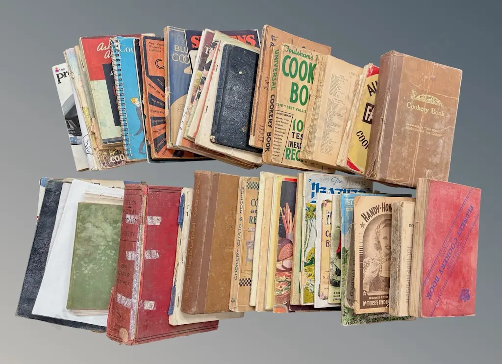 Box of Old Recipe Books in various condition Image 1++