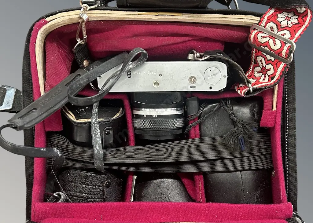 Cased Olympus OM10 Camera and Lenses Image 1++