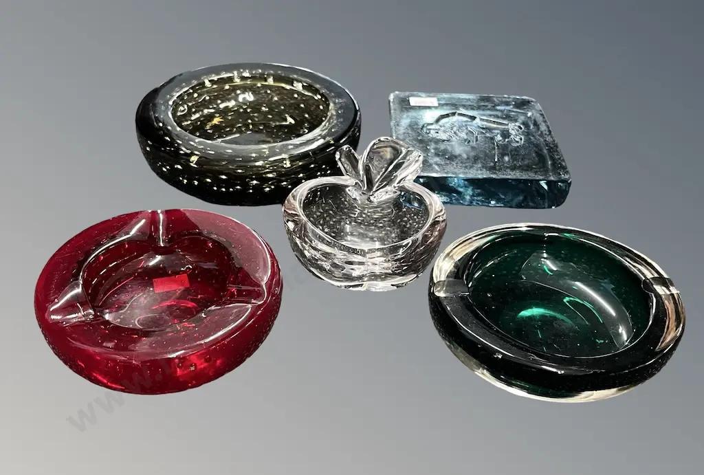 Collection of Art Glass Ashtrays (5) Image 1++