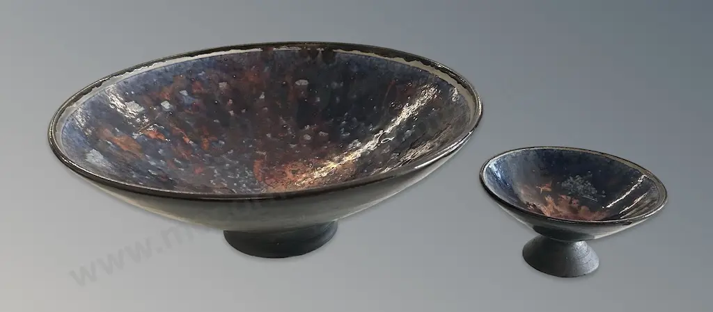 Neil Hey 2 Footed Bowls, Dia25xH9cm, Dia10xH5cm Image 1++