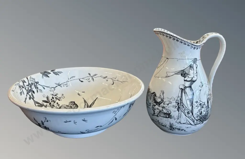 Porcelain Pitcher - Medieval Pattern and Basin 'Songbirds' Image 1++
