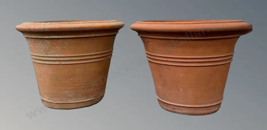 Pair of Burrelli Terracotta Pots, H35xDia48cm Image 1++