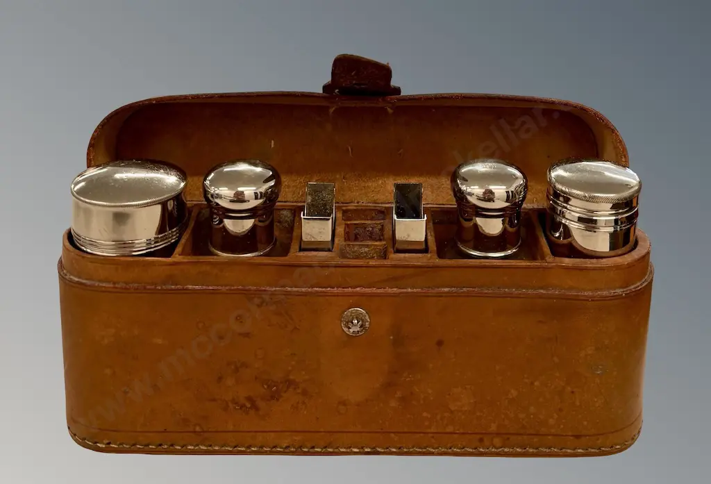 Leather Cased Travelling Shaving Set Image 1++