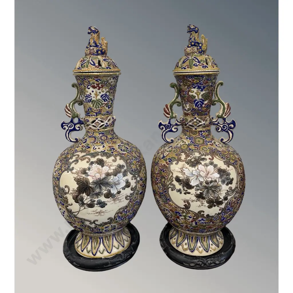 Pair of Hand Painted Decorative Lidded Vases with Foo Dog Knop, H51cm (1 Af) Image 1++