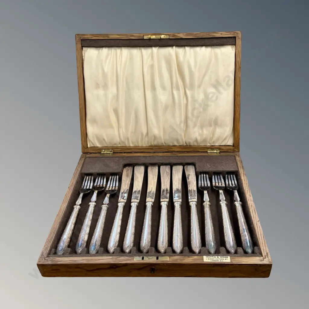 Oak Cased Mappin & Webb Fish Knife and Fork Set Image 1++