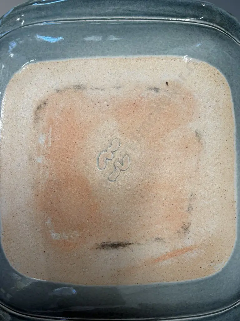 Signed NZ Pottery Platter, 33.5x34cm Image 1++