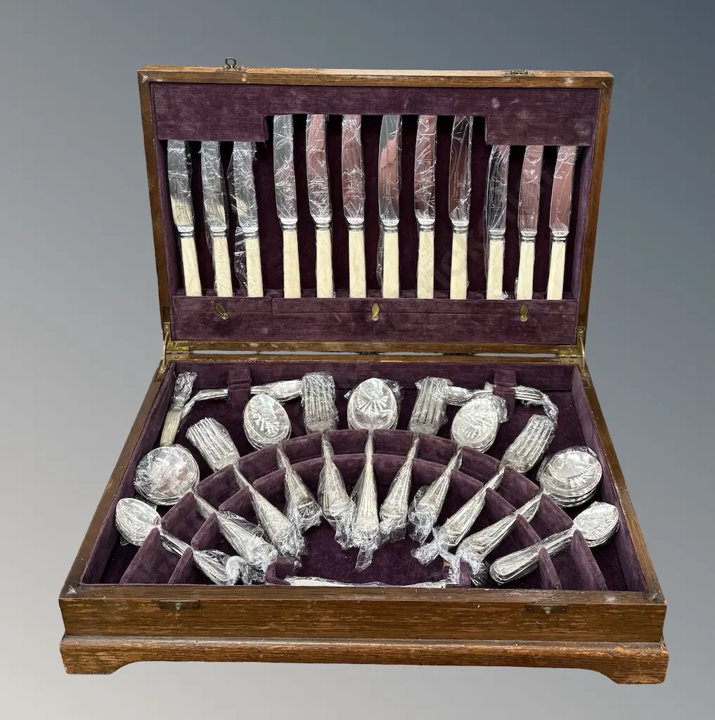 Commerative Canteen of Cutlery with Bone Handled Knives, 6pce setting Image 1++
