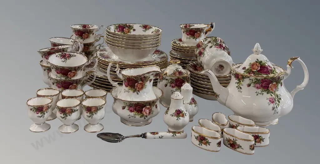 Royal Albert 'Old Country Roses' 6pce Dinnerset, 74pces Image 1++