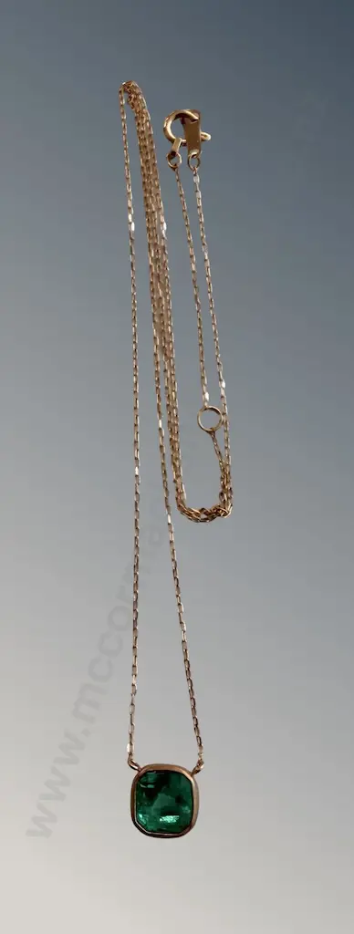 18ct Yellow Gold Emerald Pendant and Chain, Emerald .957ct, L40cm, TW1.17gms Image 1++