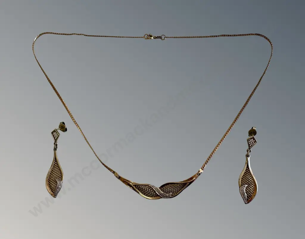 9ct Gold Chain with 9ct Gold Mesh Pendant, L40cm and matching 9ct Gold Drop Earrings, TW8.16gms Image 1++