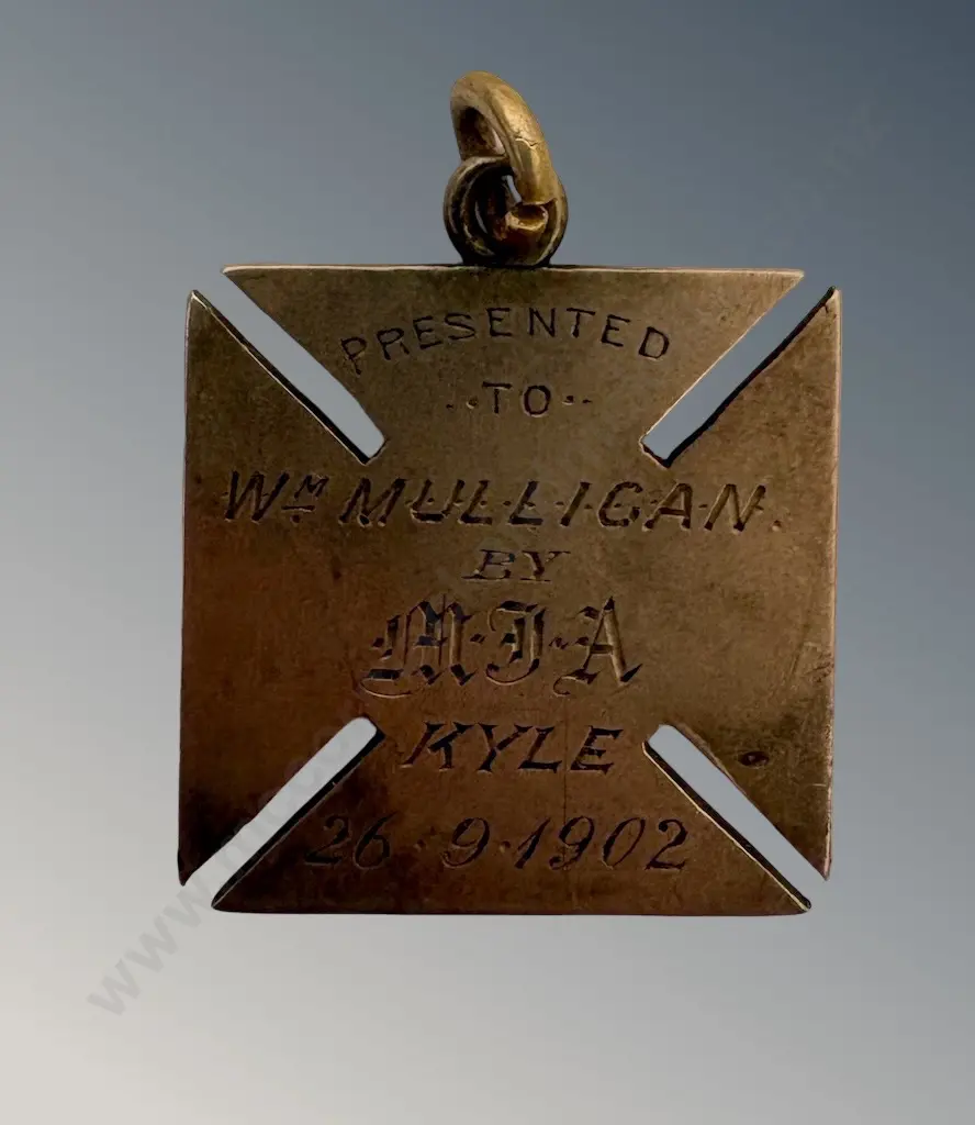 9ct Gold Badge F. Curtis 2.4x2.4cm TW8gms Image 1++