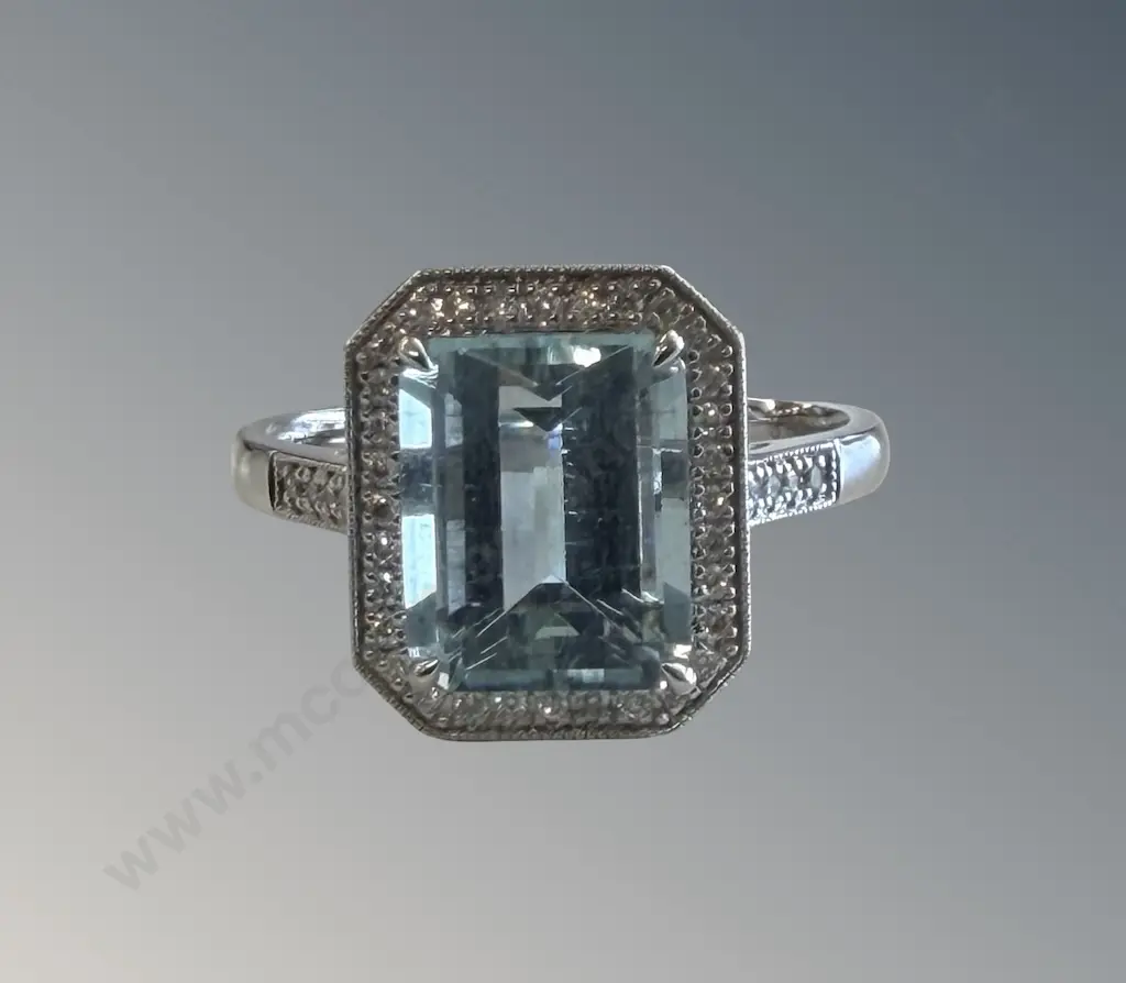 18ct White Gold Aquamarine and Diamond Ring, Aquamarine 3.25ct, Size O, TW4.518gms Image 1++