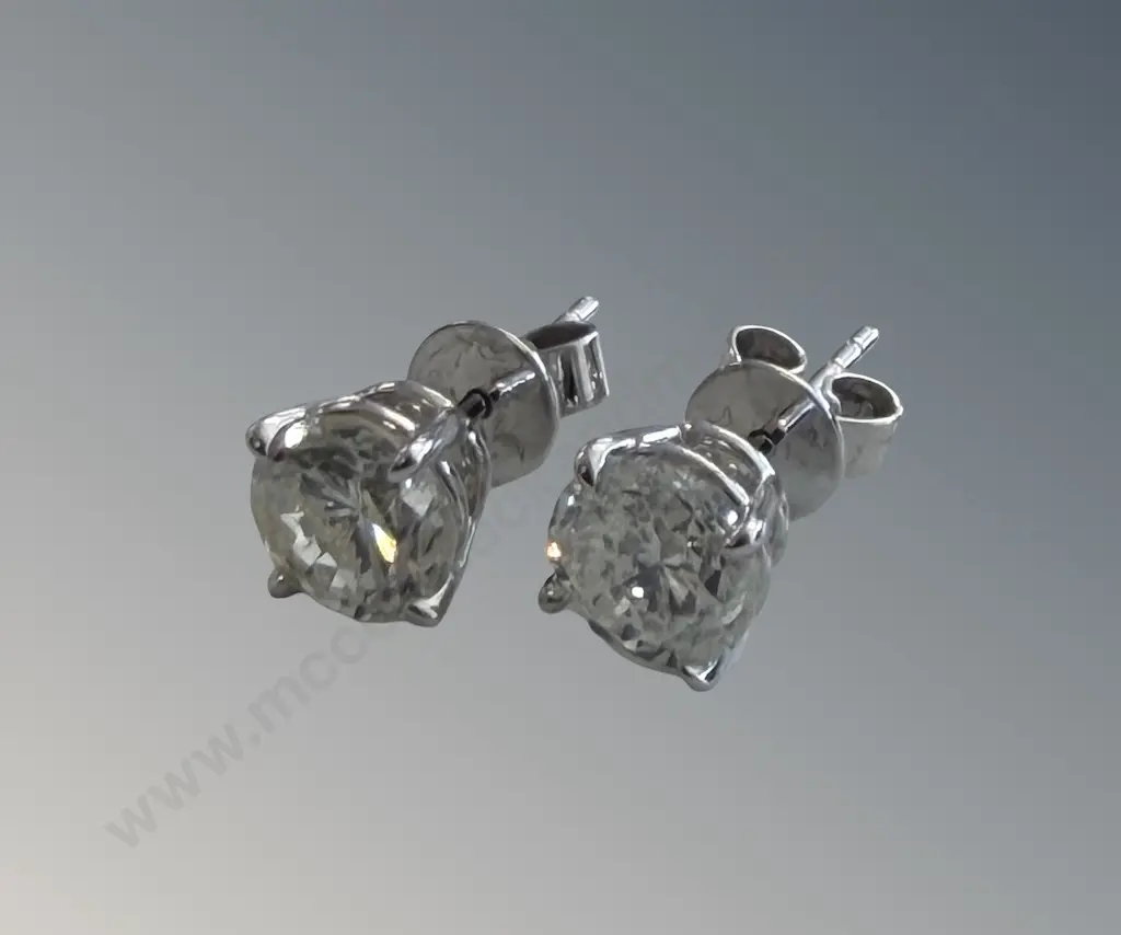 18ct White Gold Diamond Stud Earrings, 1.018ct and 1.024ct, TW1.994gms Image 1++