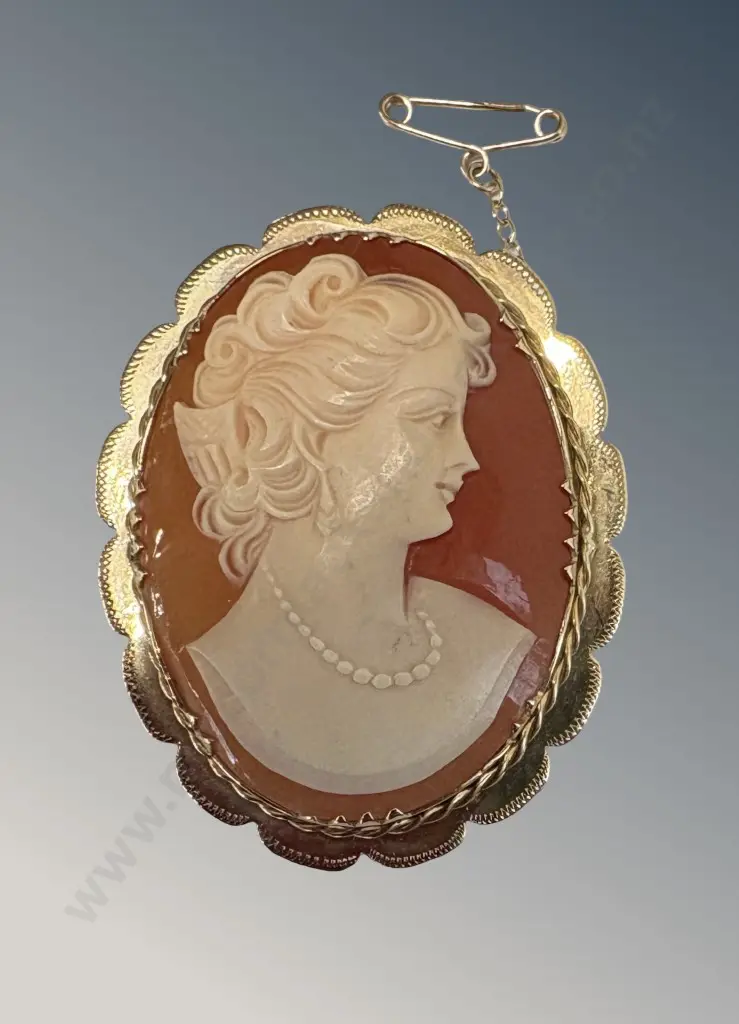 9ct Gold Cameo TW11.40gms Image 1++
