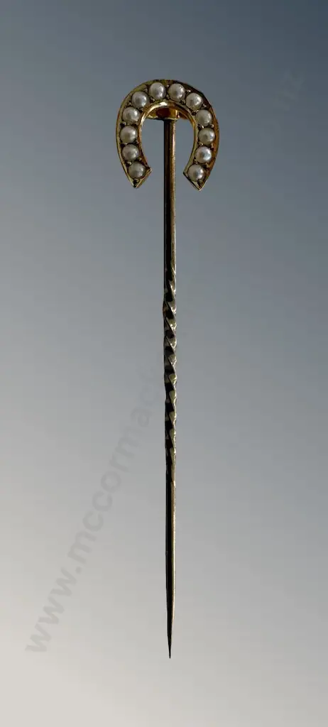 15ct Gold and Seed Pearl Horse Shoe Tie Pin TW1.21gms Image 1++