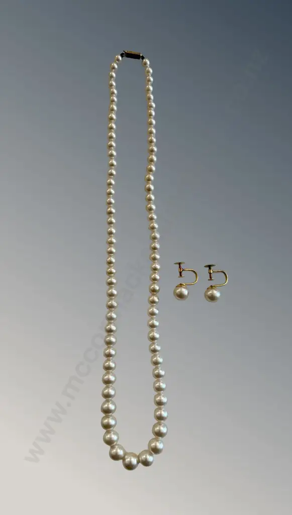 Ciro of Bond St London cased Graduated Pearl Necklace with 9ct Gold clasp, L40cm and Drop Pearl Earrings set in 9ct Gold Image 1++