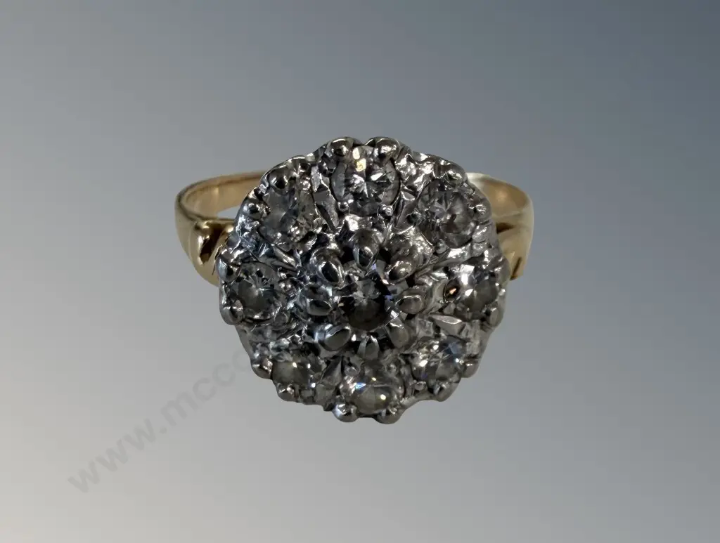 18ct Gold Diamond Cluster Ring, Size O1/2, TW4.36gms Image 1++
