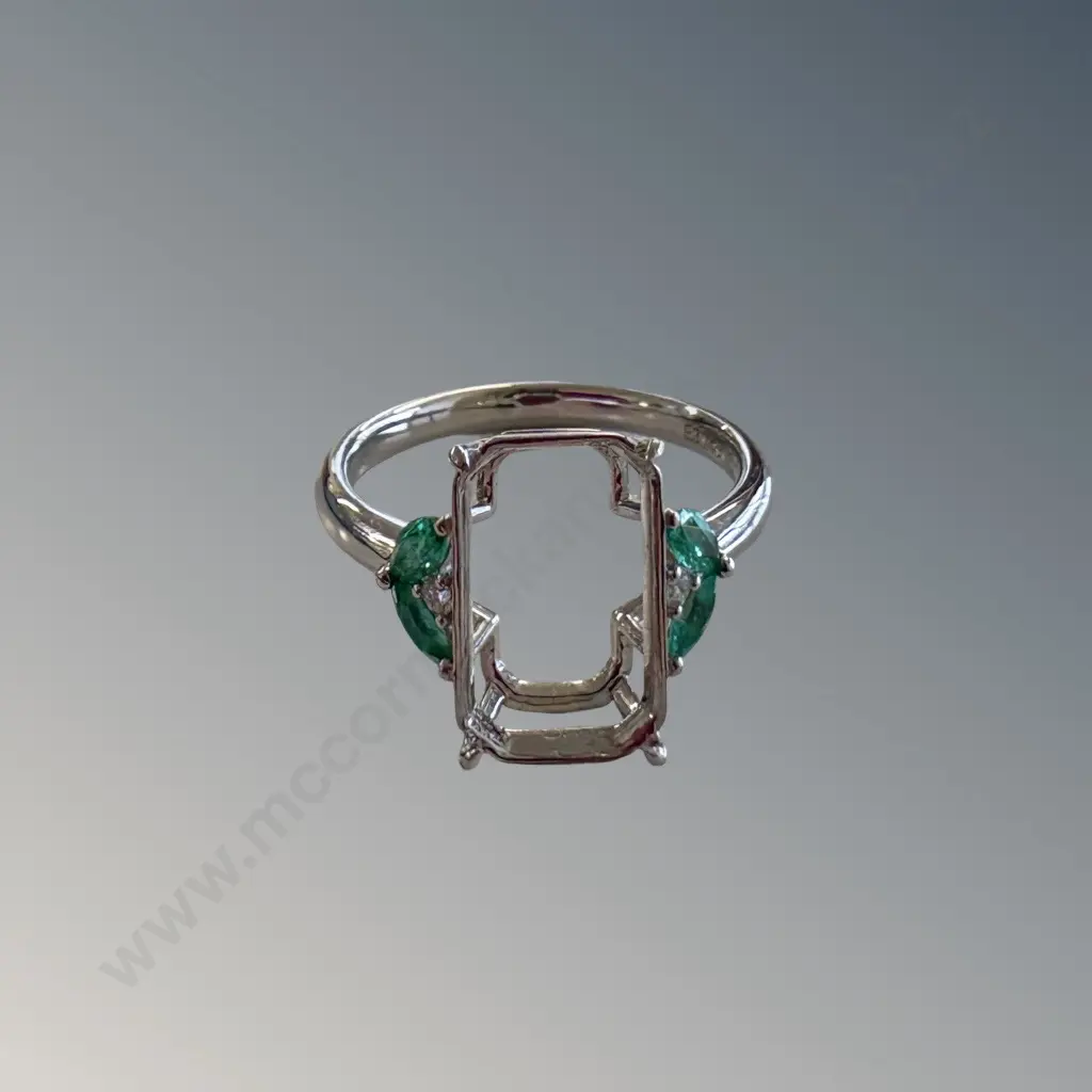 18ct White Gold Emerald and Diamond Ring, missing main stone, size O/P, TW3.48gms Image 1++