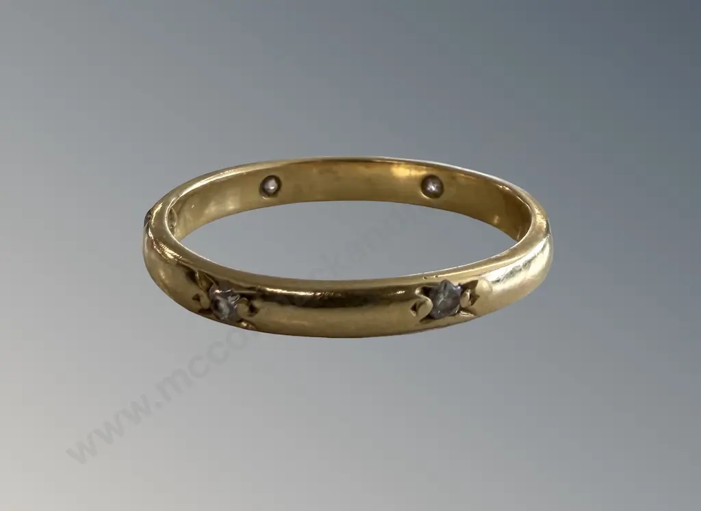 18ct Gold Band with Diamond Insets, Size K1/2, TW2.13gms Image 1++
