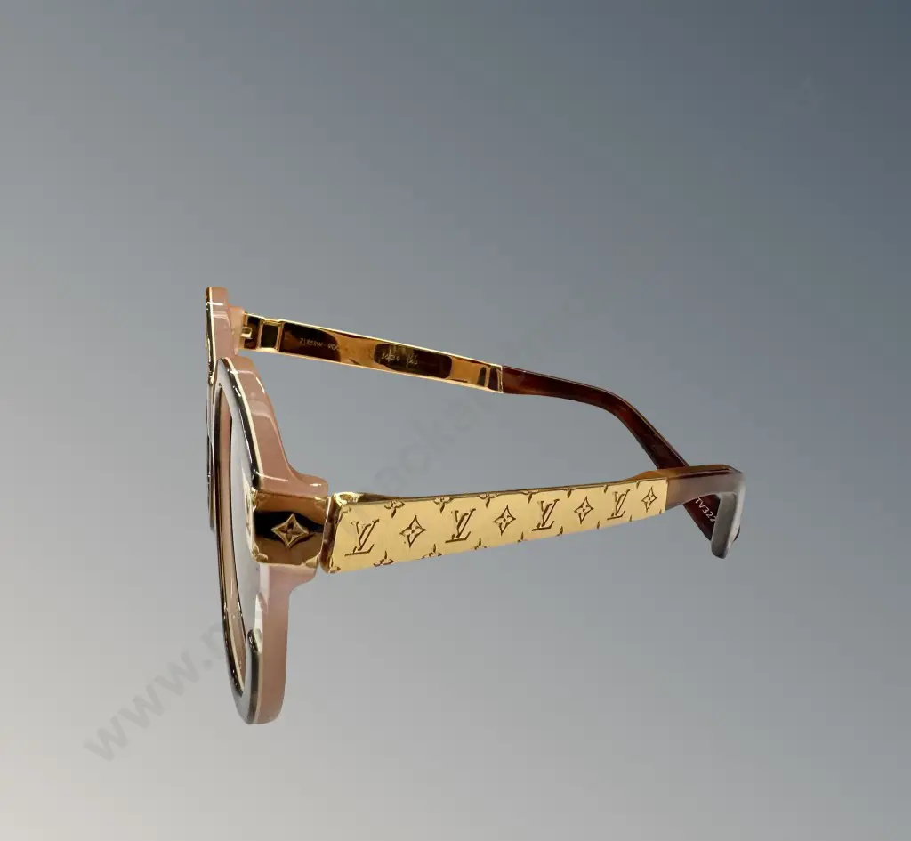 Louis Vuitton Sunglasses - LV Petit Soupcon Cat Eye, Layered Acetate Frame and Gold-Tone Monogram Flower Temples Image 1++