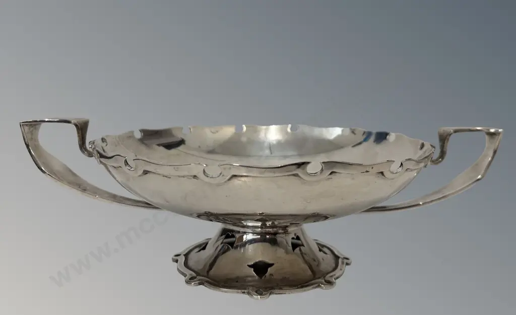 Sterling Silver Twin Handled Footed Centrepiece Bowl with Scalloped Rim, H7xDia19cm, TW570gms Image 1++