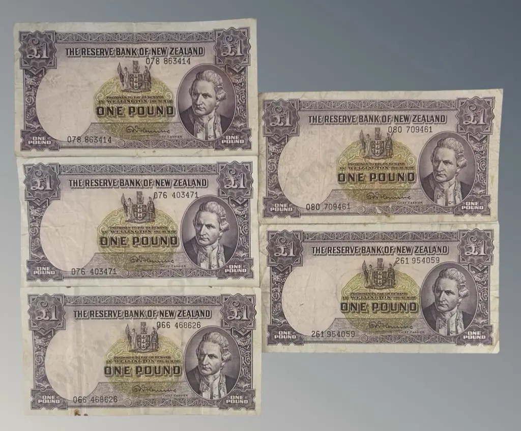 New Zealand One Pound x5 RN Fleming Bank Notes Image 1++