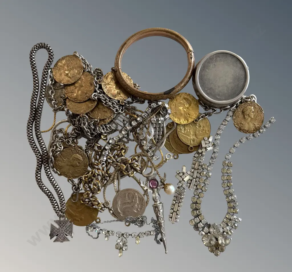 Quantity of Costume Jewellery, Diamonte Necklaces, Bracelets, Chains, Brooches etc Image 1++