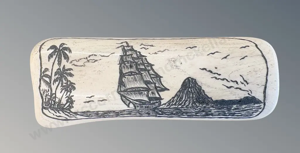 Piece of Scrimshaw Art Featuring a Maritime Tropical Scene, L12cm Image 1++