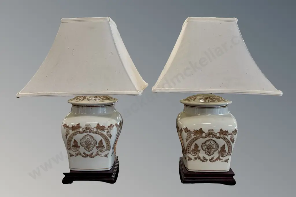 Pair of White Porcelain Fleur De Lis Table Lamps on Stand with Lampshades, H33cm Image 1++