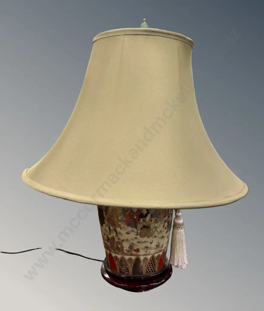 Satsuma Hand-Painted Ceramic Table Lamp on Wooden Base, Japanese Figures Design, H50cm Image 1++