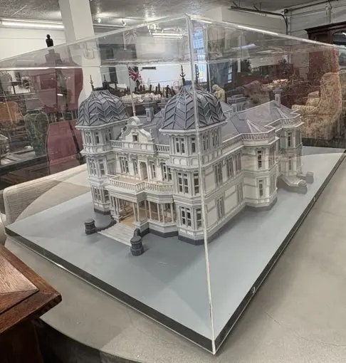 Large Model of McLean's Mansion in Perspex Case H41xL101xD61cm Image 1++