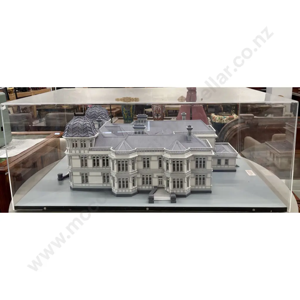 Large Model of McLean's Mansion in Perspex Case H41xL101xD61cm Image 1++