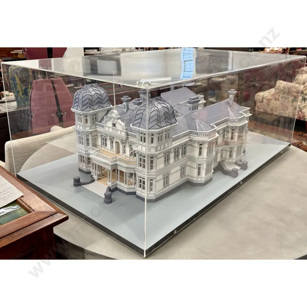 Large Model of McLean's Mansion in Perspex Case H41xL101xD61cm Image 1++