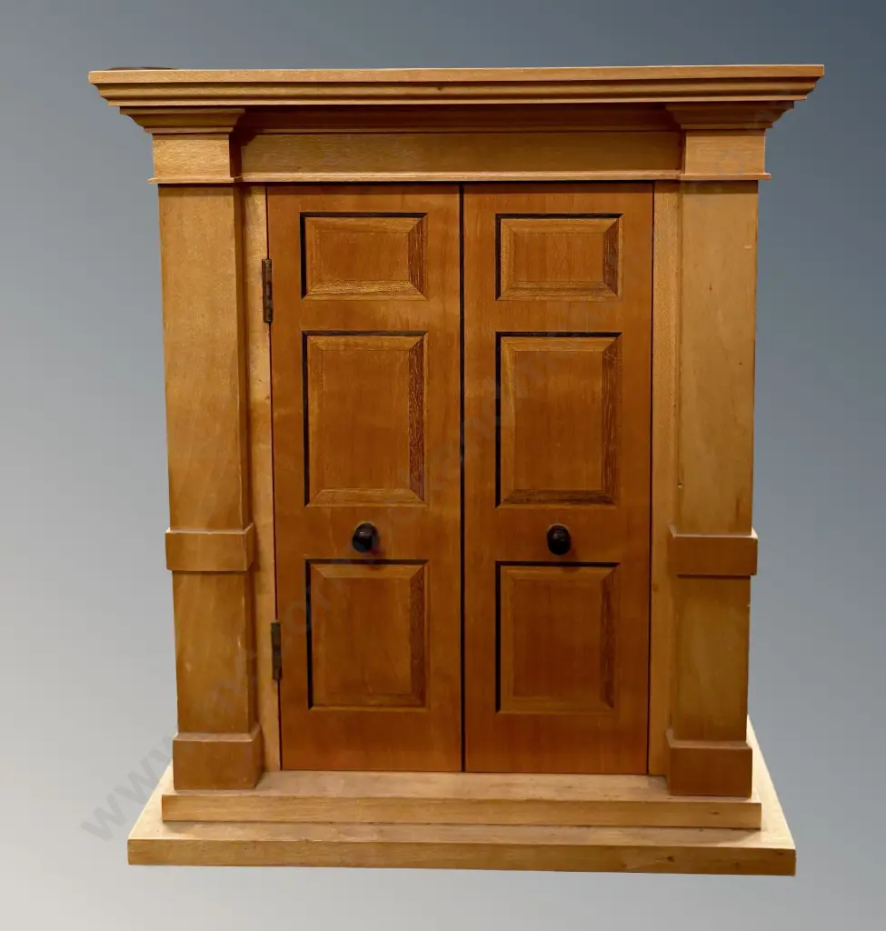 Pine Key Cabinet with Painted Door Front H32xL27xD12cm Image 1++
