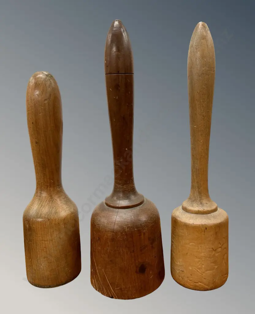 Three Wooden Pestles H29-24cm Image 1++