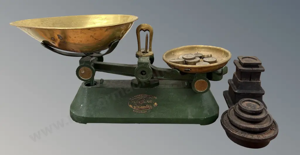Viking Cast Iron and Brass Scales with Weights, L40cm Image 1++